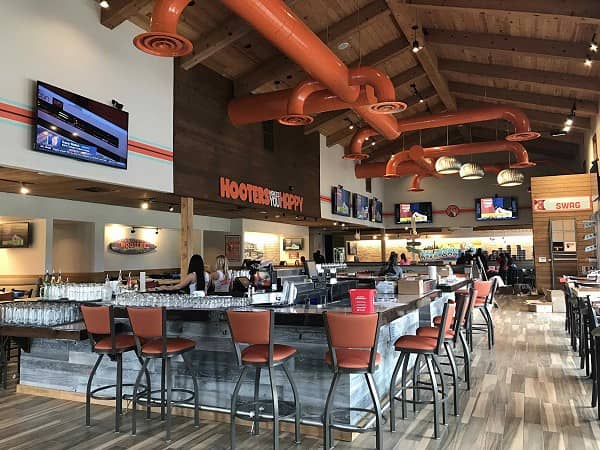 Hooters Spreads Wings with Third Oklahoma City Location